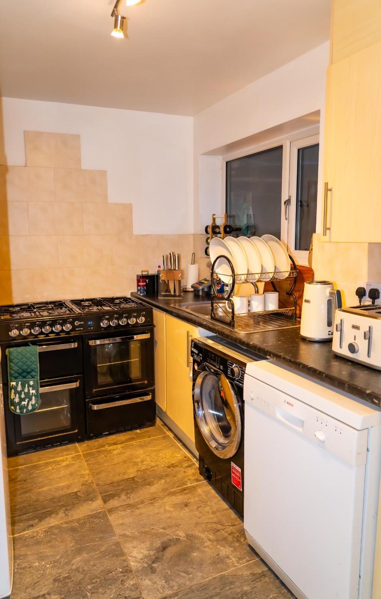 SIRIUS A PROPERTIES - 3 Bedrooms - - Amazing Hillside Views of Derby City Centre - - Free WIFI - - NETFLIX - - SKY-SPORTS - - MONOPOLY - - UNO - - CARDS Eksteriør bilde